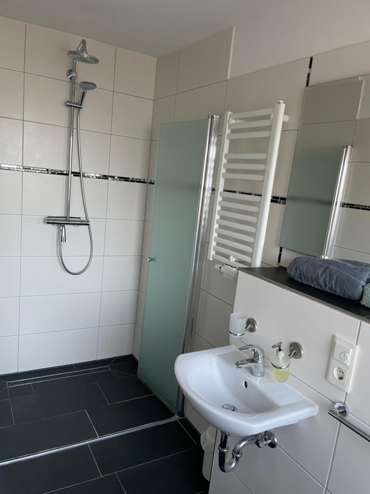 Ferienwohnung Mit Fussbodenheizung Nahe Messe, Gratis Parkplatz Und Abstellplatz E - Bike Ганновер Екстер'єр фото
