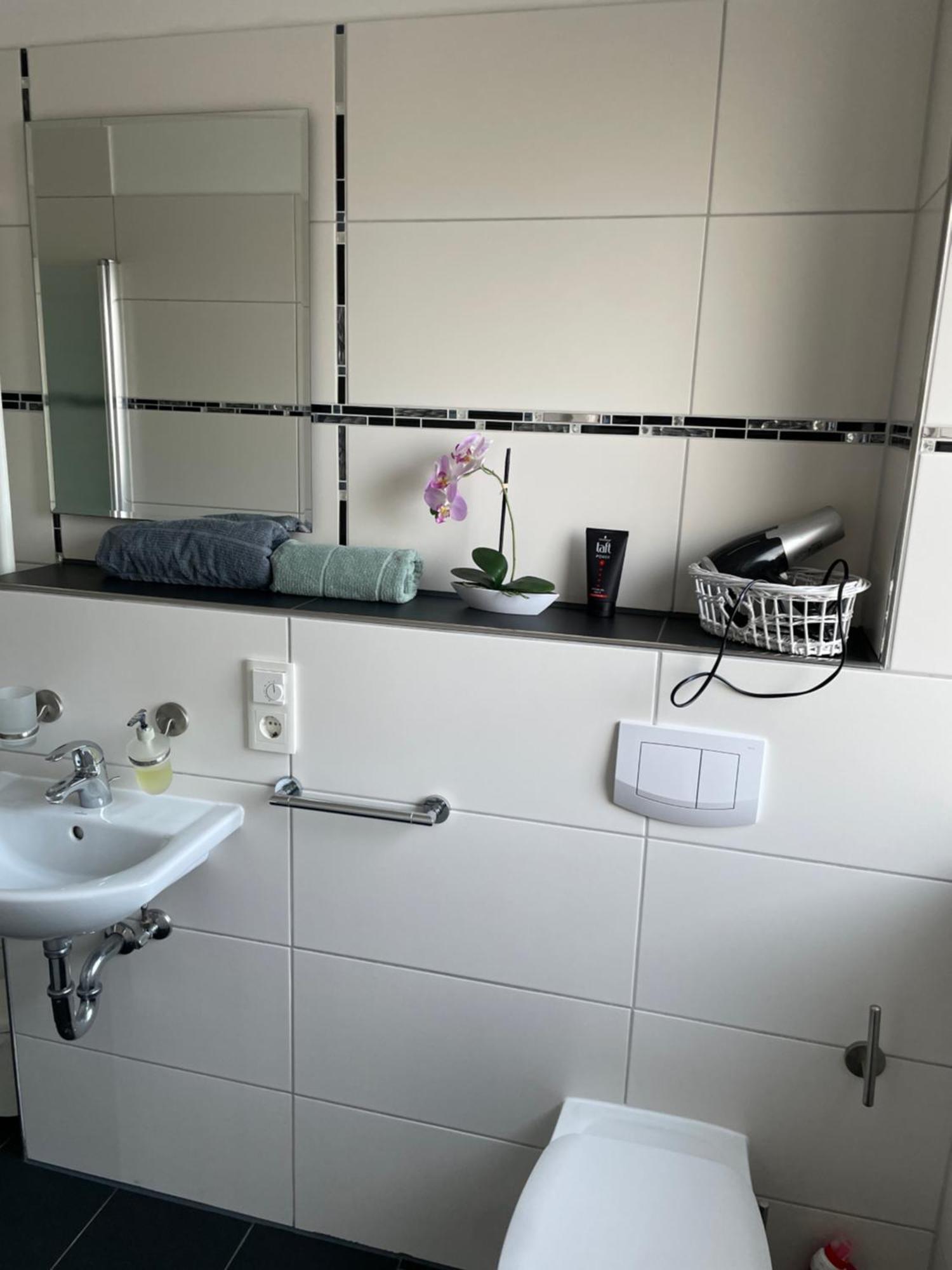 Ferienwohnung Mit Fussbodenheizung Nahe Messe, Gratis Parkplatz Und Abstellplatz E - Bike Ганновер Екстер'єр фото